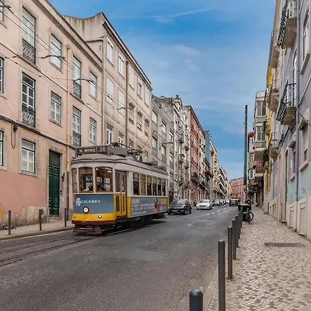 Apartment Charming Tram 28 W/ac, Heating Lissabon